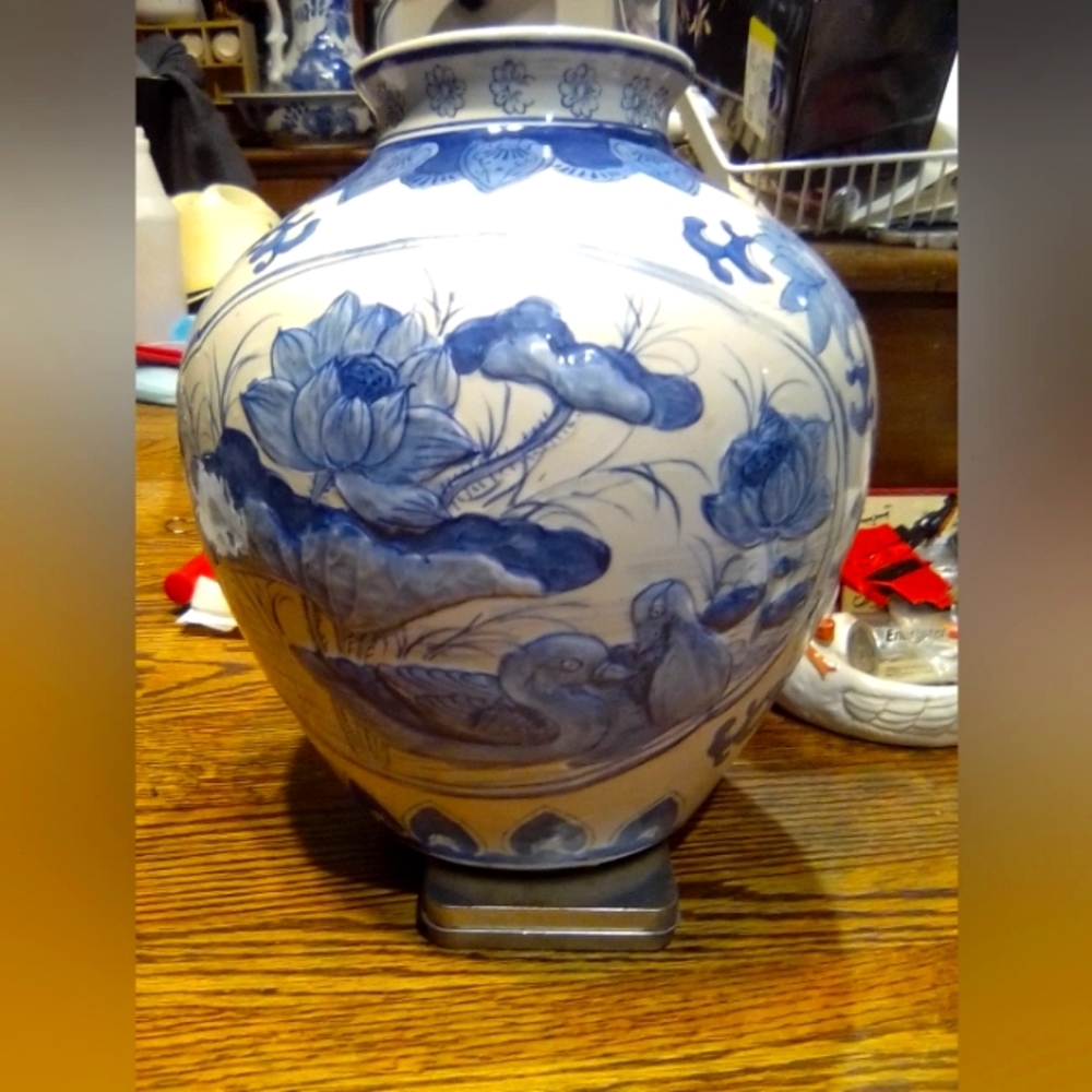 Vintage Large Chinese Blue&White Bulbous Porcelain Vase Painted Ducks Flowers